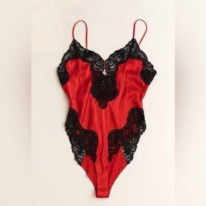 VICTORIAS SECRET VINTAGE LACE LACE SATIN LINGERIE